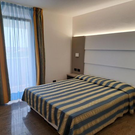 Hotel Consuelo Lignano Sabbiadoro Esterno foto