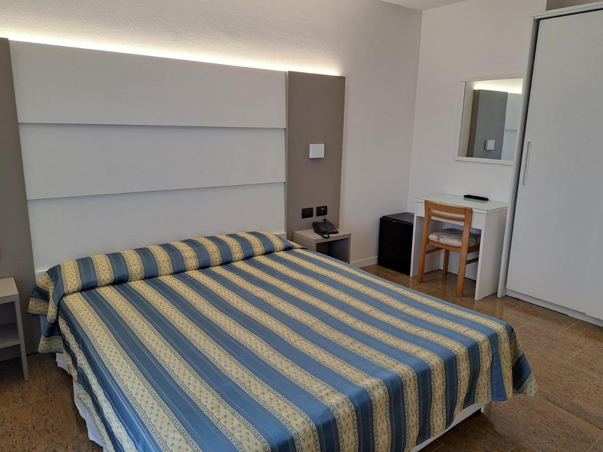 Hotel Consuelo Lignano Sabbiadoro Esterno foto