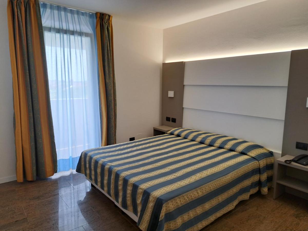 Hotel Consuelo Lignano Sabbiadoro Esterno foto