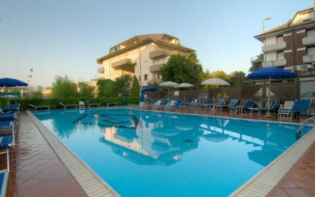 Hotel Consuelo Lignano Sabbiadoro Esterno foto