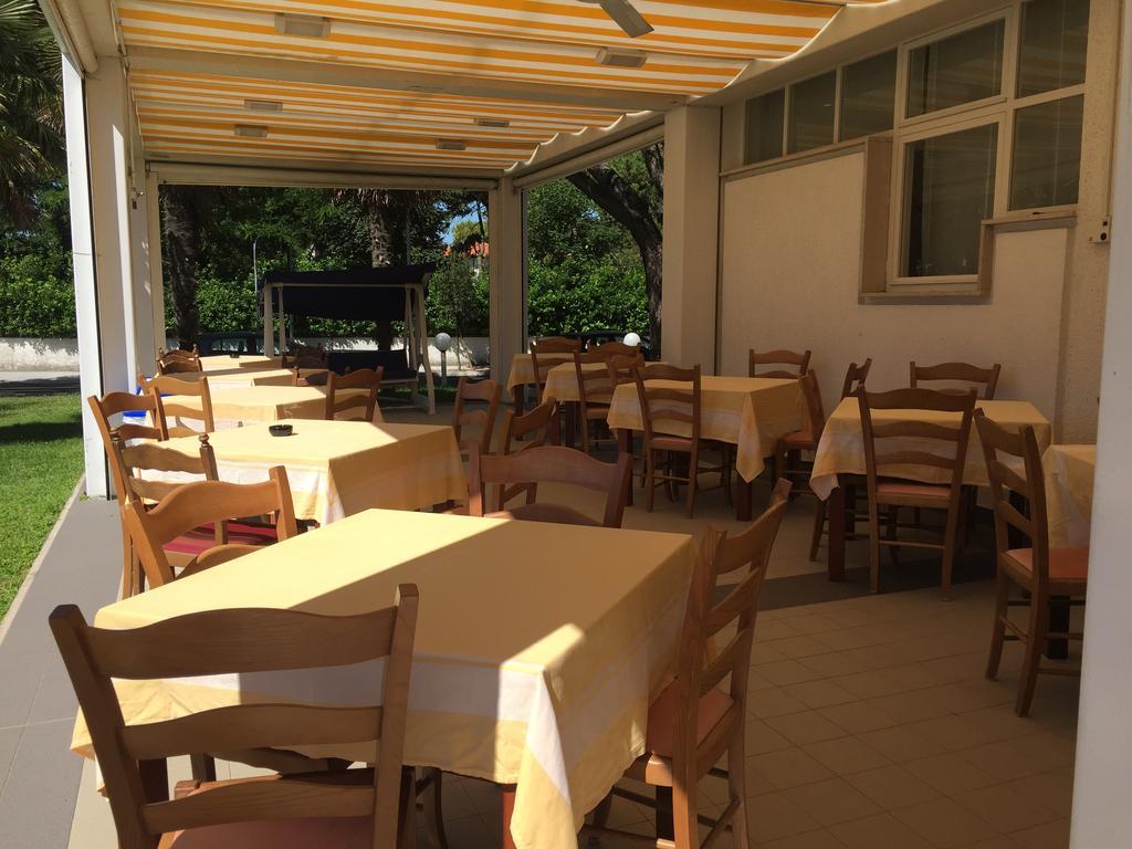 Hotel Consuelo Lignano Sabbiadoro Esterno foto