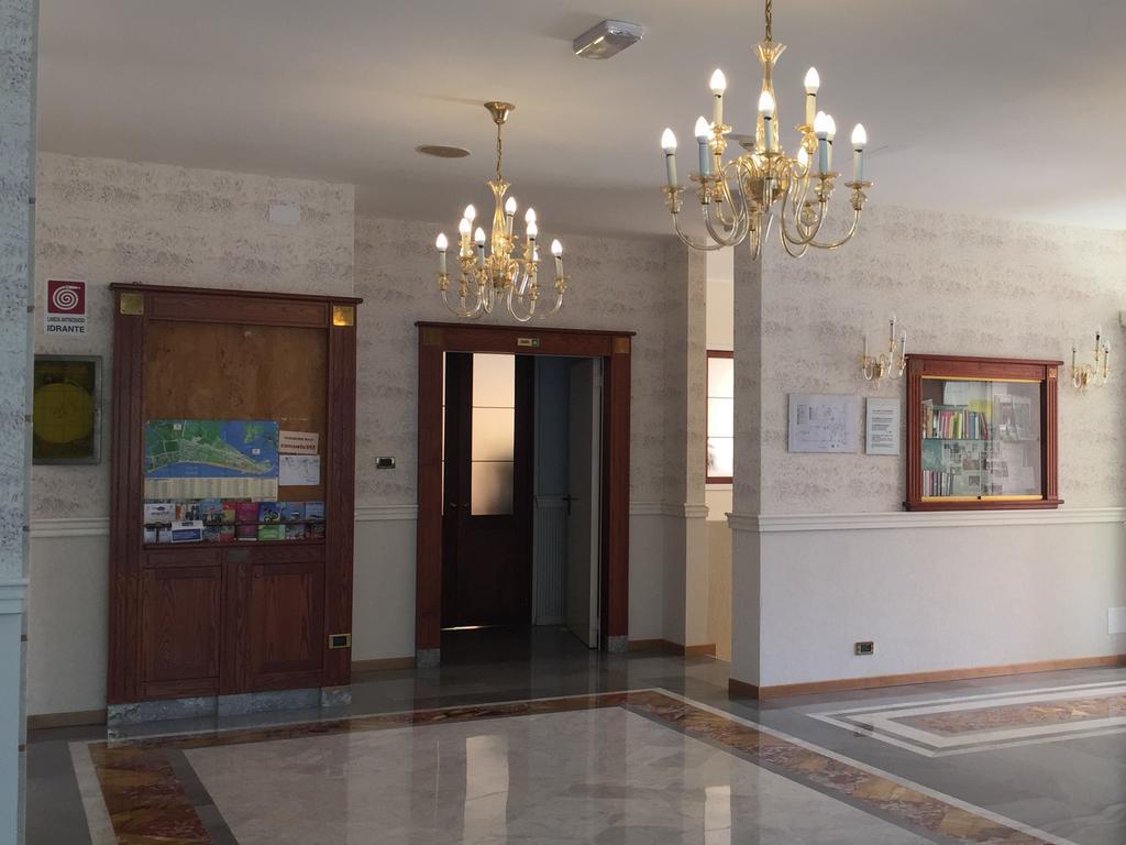 Hotel Consuelo Lignano Sabbiadoro Esterno foto