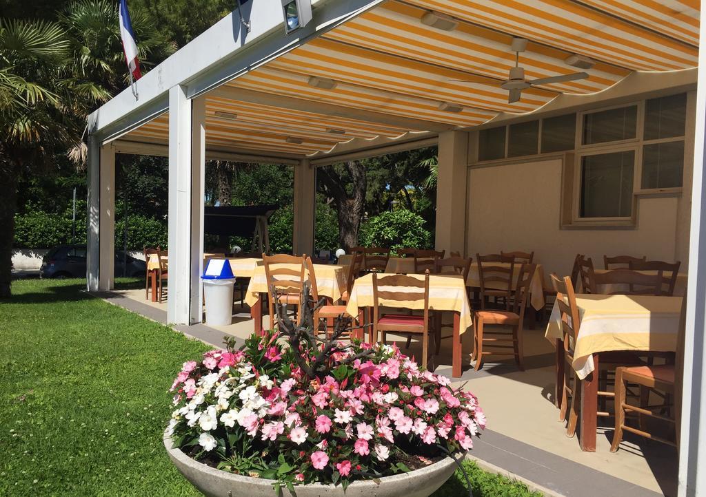 Hotel Consuelo Lignano Sabbiadoro Esterno foto