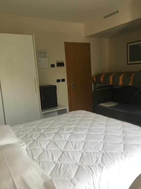 Hotel Consuelo Lignano Sabbiadoro Esterno foto