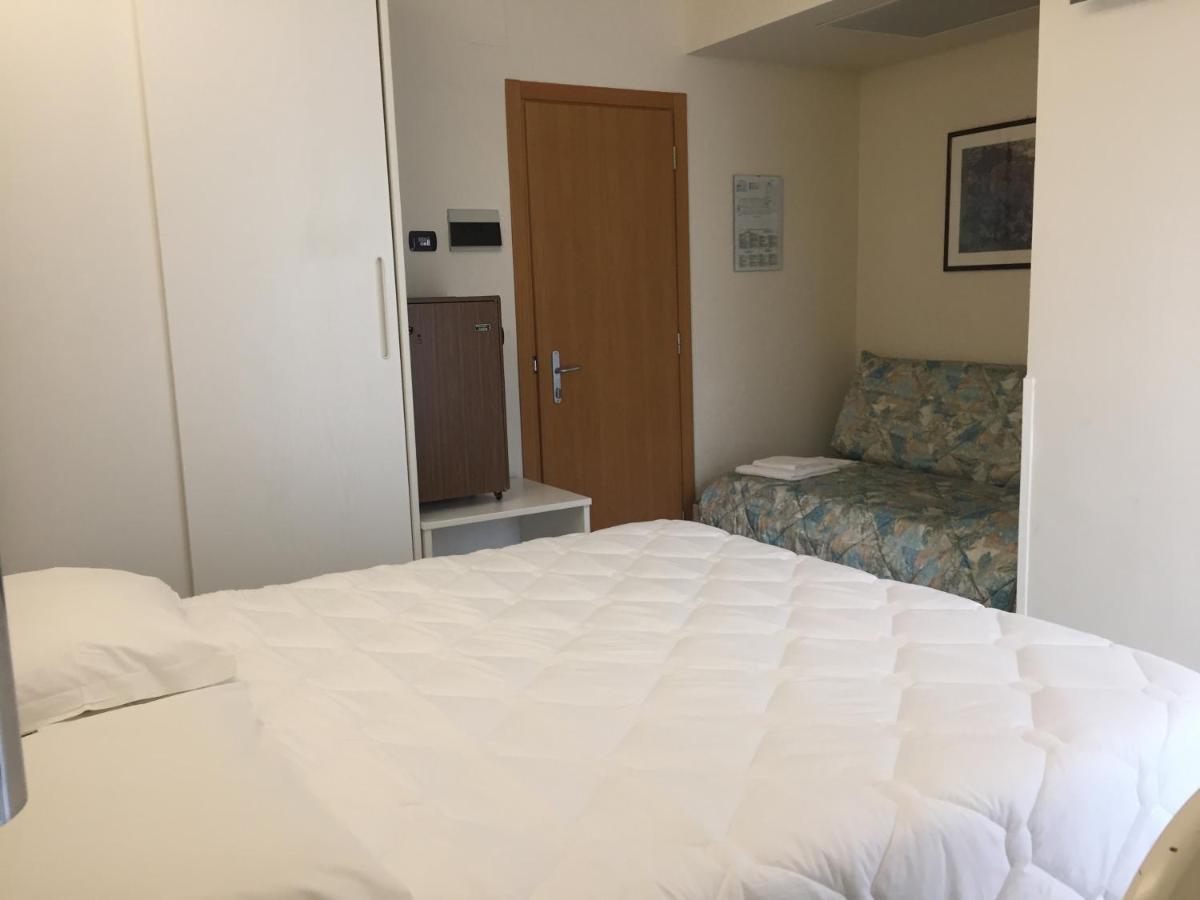 Hotel Consuelo Lignano Sabbiadoro Esterno foto